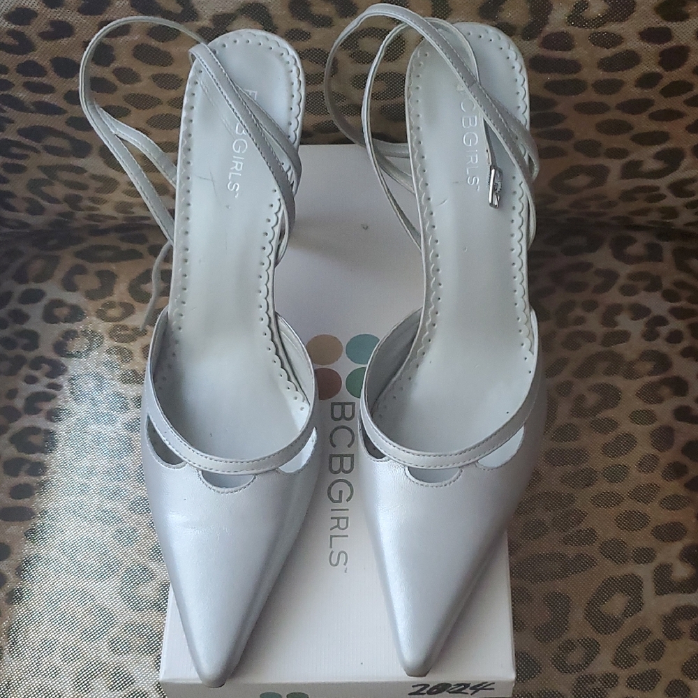 🔥BCBGirls Silver Heels Babydoll Strap, Size 9B